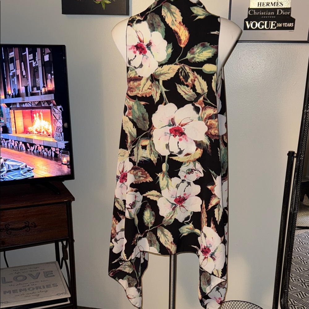 Black Floral Waterfall Vest - Picture 3 of 5